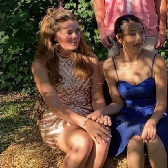 Selling a beautiful hoco dress that is definitely one of my favorites!!! - Picture 4 of 6